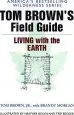 Audiobook Living With the Earth: Tom Brown'S Field Guide author Tom Brown